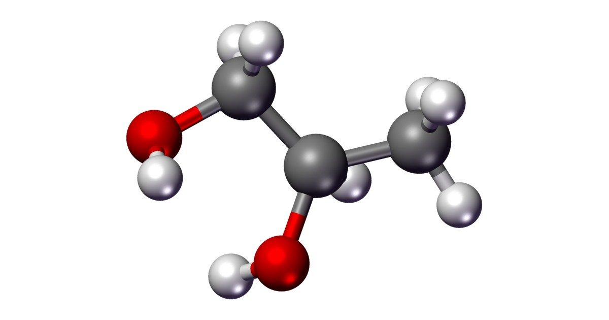 Modelo molecular de bolas y varillas del propilenglicol (C₃H₈O₂)
